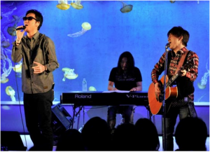 Kobukuro Sings ‘Ryuusei’ at Aquarium for Nagareboshi Drama