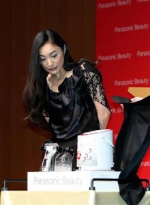 Nakama Yukie and Her “Beloved Student” Kamenashi Kazuya Panasonic Beauty Campaign